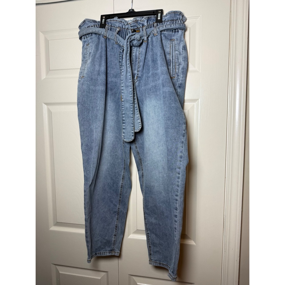 A Beautiful Soul Women Light Wash Paperbag Waist Belted Mom Jeans Size 12